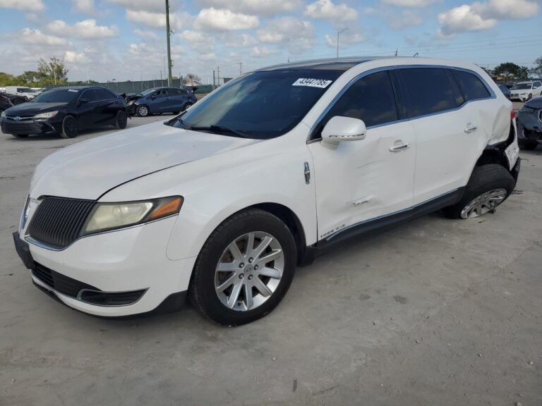 2014 LINCOLN MKT
