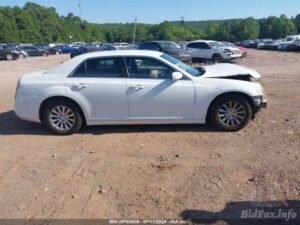2013 CHRYSLER 300 – 2C3CCAAG6DH589339